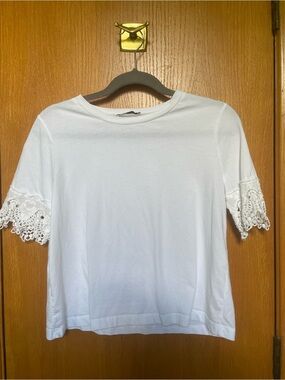 Zara Women’s White Crochet Sleeve Tee, size M